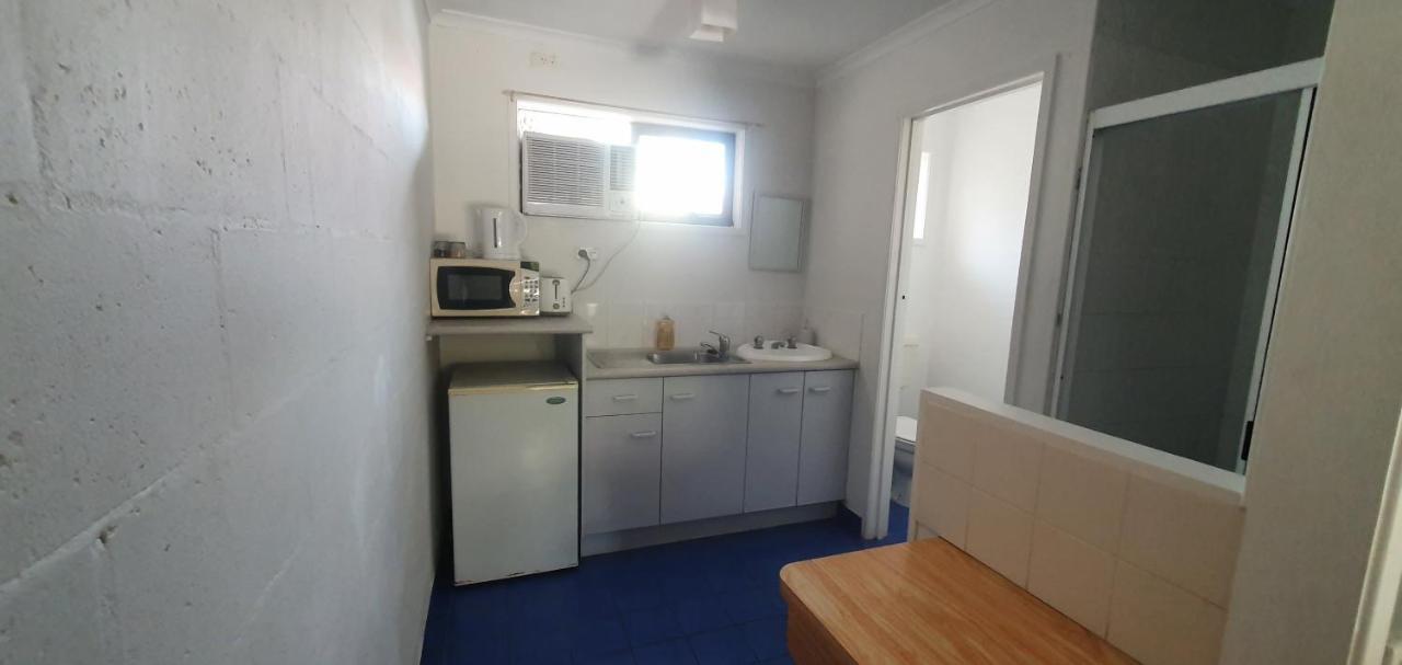 Bargara Motor Inn - Pet Friendly Экстерьер фото