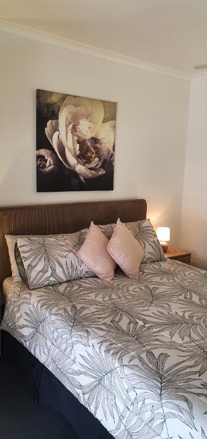 Bargara Motor Inn - Pet Friendly Экстерьер фото